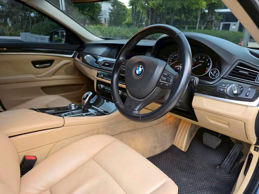 BMW 528i  8