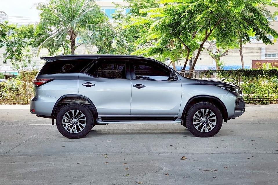 Toyota Fortuner 2.4 V 2WD AT ปี 2023 รถสวยมือเดียว รุ่นท๊อปขับ2