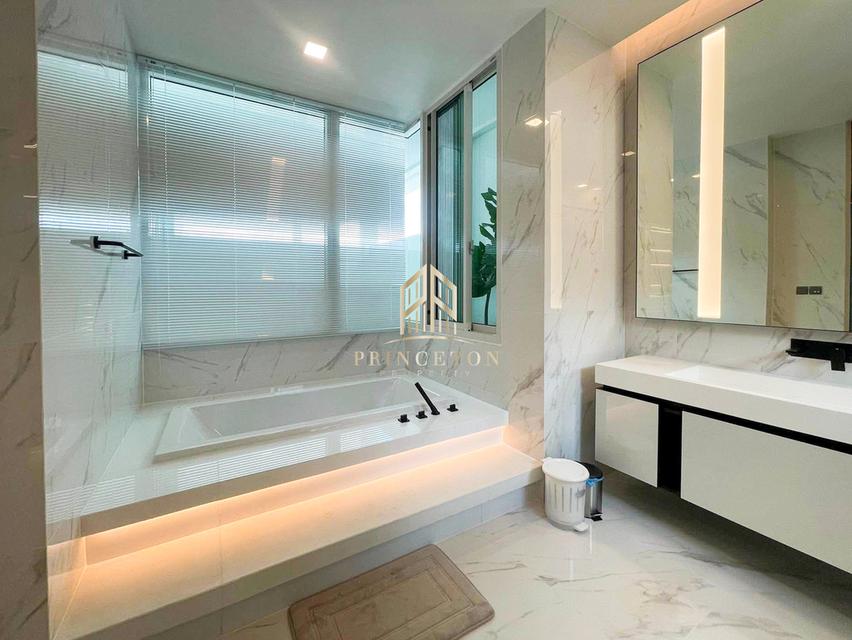 3-Storey Luxury Home VIVE Ekkamai - Ramintra 10