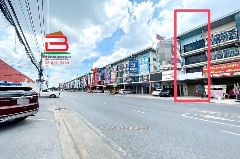 อาคารพาณิชย์ 4 ชั้น ตรงข้ามตลาดกลางลาดสวาย (ลำลูกกาคลอง 4) เนื้อที่ 23.3 ตรว. ถนนไสวประชาราษฎร์ ตำบลลาดสวาย อำเภอลำลูกกา จังหวัดปทุมธานี 1