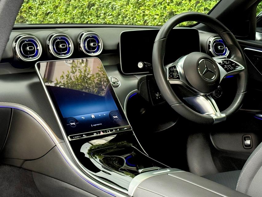 2023 BENZ C220D W206 รถมือเดียวออกป้ายแดง รถวิ่งน้อย เข้าศูนย์ทุกระยะ ไม่เคยมีอุบัติเหตุ วารันตียังเหลืออีกนานครับ 12