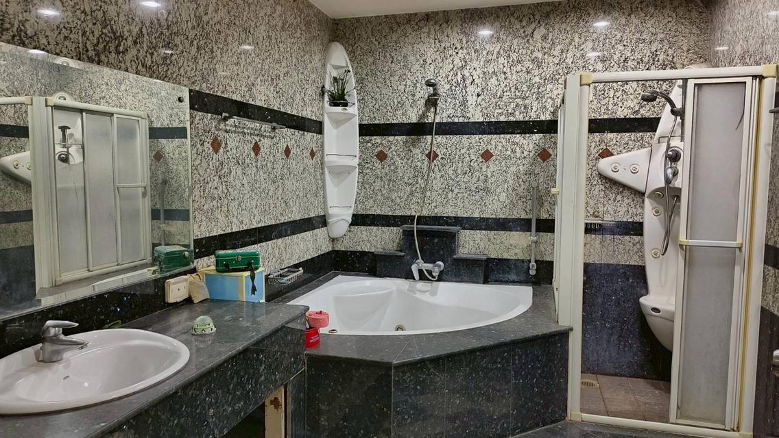 ให้เช่าสำนักงาน 5 ชั้น พร้อมโกดัง ซอยรามคำแหง 118 แยก 42-2  ถนนรามคำแหง แขวงสะพานสูง เขตสะพานสูง กทม. 11