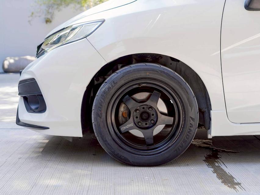 Honda jazz 1.5 RS ปีจด 2018 4