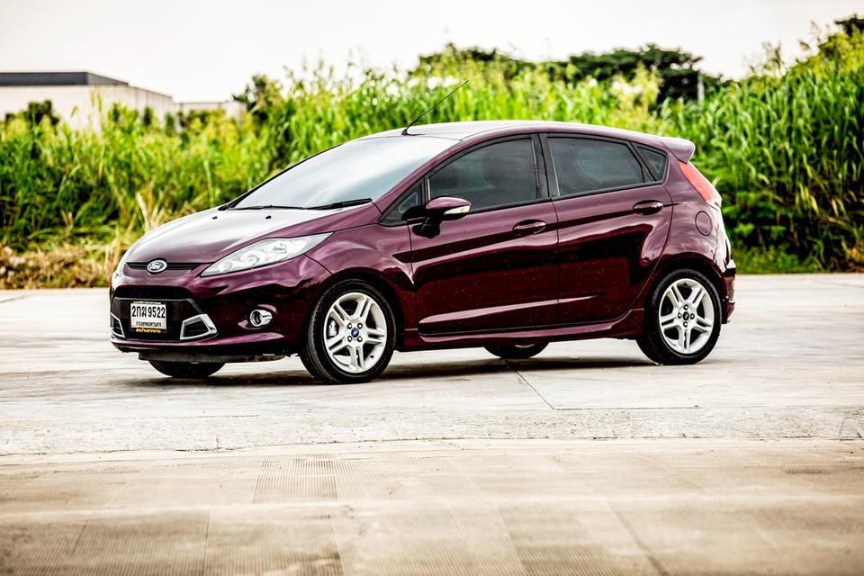 Ford Fiesta 1.5 Sport 5 ประตู สีแดง เกียร์ออโต้ ปี 2013 มือเดียวป้ายแดง 10