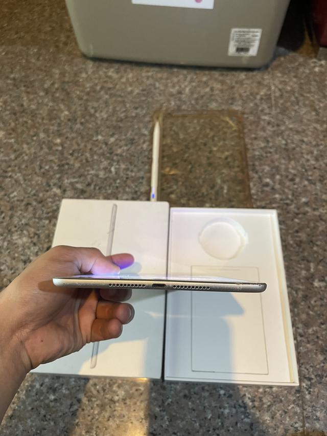 ขายiPadMini5สีหายากSilver64กิ๊กWifi Celluer ใส่ซิมได้แถมปากกาใช้งานดีทุกๆฟังชั่นสูนTrueถูกๆ