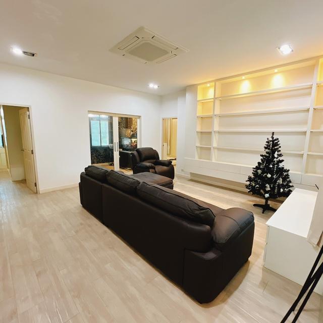 ขายด่วน บ้านเดี่ยวพร้อมเข้าอยู่บนที่ดินแปลงใหญ่ ขาดทุน 17.5 บาท เหลือ 13.9 ล้าน 18