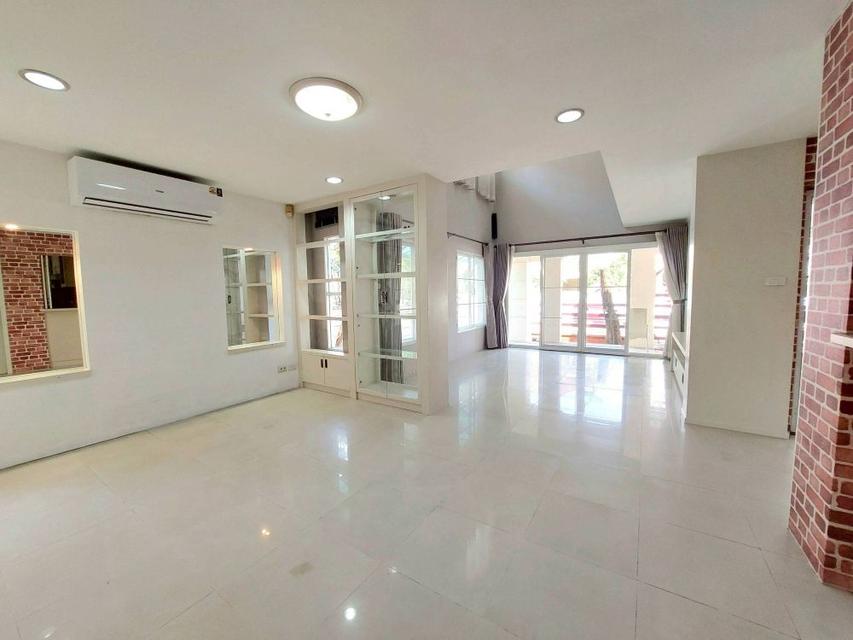 ขายบ้านเดี่ยว 2 ชั้น บารเมษฐ์ สวนหลวง ร.9 ขนาด 60.50 ตร.ว. พร้อมมุมทำงาน หันหน้าทิศเหนือ ใกล้สนามบินสุวรรณภูมิ