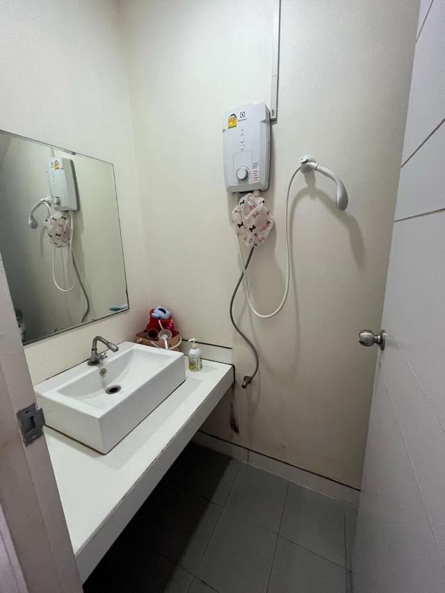 ขายทาวน์เฮาส์ 2 ชั้น หลังริมมีพื้นที่ด้านข้าง ขนาด 31.05 ตรว. เฟอร์นิเจอร์พร้อมเข้าอยู่ ทำเลดี ติดถนนนิตโย ตัวเมืองนครพนม 6