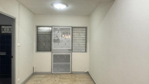 ขายทาวน์เฮ้าส์ 2 ชั้น ฟรีโอน หมู่บ้าน สิรีนเฮ้าส์ วัชรพล รีโนเวทใหม่ พร้อมอยู่ ใกล้ทางด่วนรามอินทรา โทร 086-3744534 4