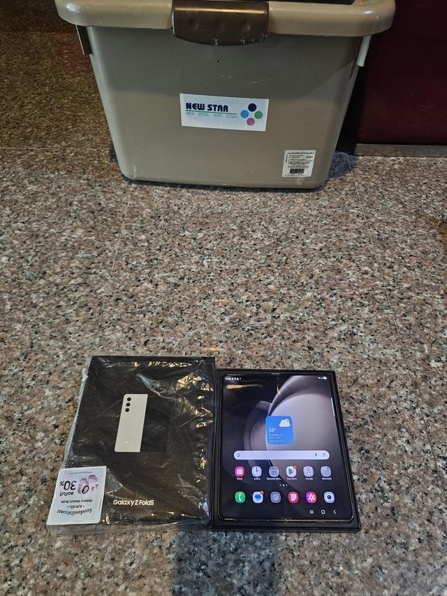 ขายๆๆๆถูกSamsungFold5 512กิ๊กRam12สีใหม่หายาก Cream ยกกล่องอีมี่ตรงสูนTrueสภาพสวยการใช้งานดีเยี่ยมทุกๆฟังชั่นเครื่องรีสโตได้ตลอดไม่มีติดแอคเค้าใดๆคับ