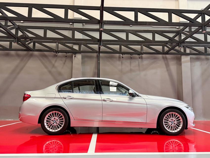 2017 BMW 320D F30 LCI รถมือเดียวป้ายแดง รถออกศูนย์ BMW THAILAND รถวิ่งน้อย เข้าศูนย์ทุกระยะ รถไม่เคยมีอุบัติเหตุครับ รูปย่อยที่ 2