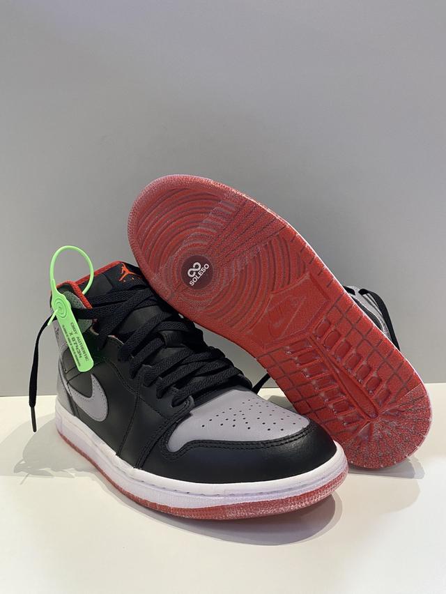 Jordan 1 Mid Bred Shadow 8