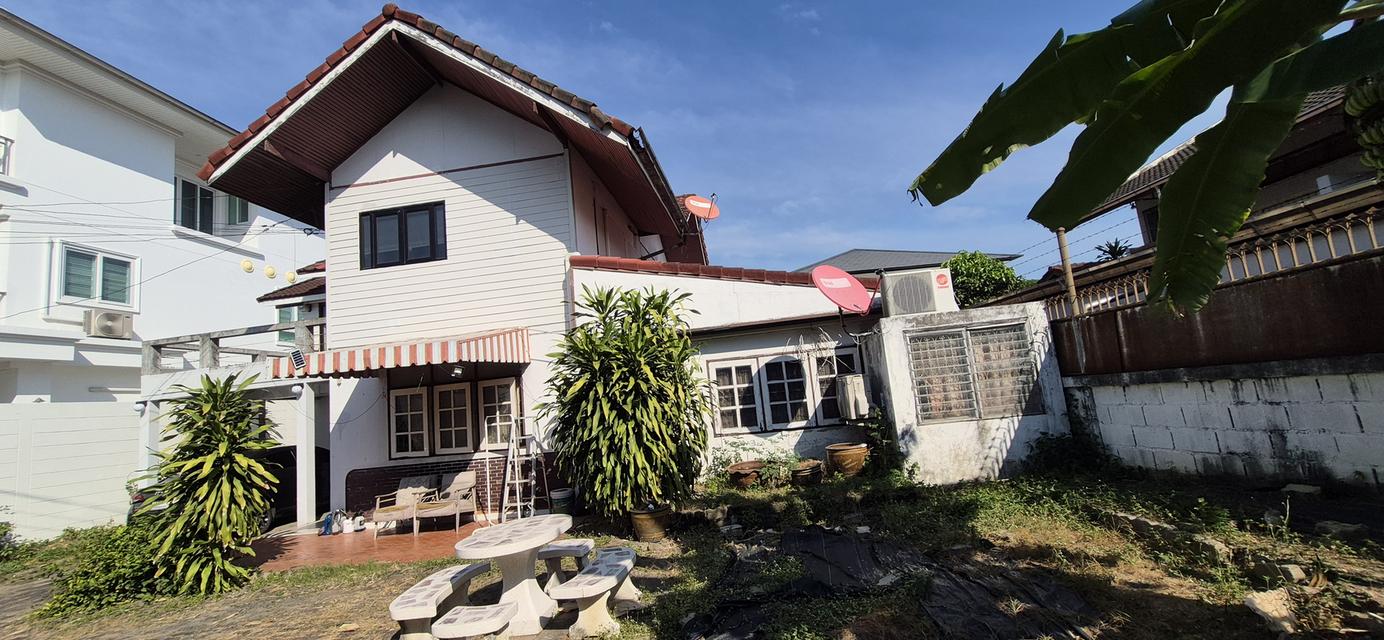 ขายบ้านเดี่ยว 2 ชั้น พื้นที่ 96 ตารางวา เขตพื้นที่เจริญ ใกล้ห้างสรรพสินค้าโรงเรียน โรงพยาบาล เดินทางเข้าออกสะดวกบ้านอยู่หลังสุดท้ายสุดซอย พื้นที่รอบบ้ 19