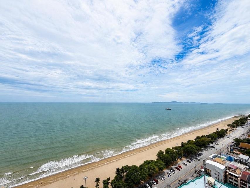 For Sale — Direct Sea View Condo at Arom JomtienDirect sea view condo for sale at Arom Jomtien, a first-line beachfront project in Jomtien. Available 10