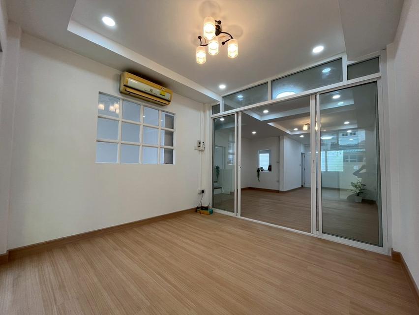 หมู่บ้านมนรดา2 ถนนบางกรวยไทรน้อย ต.บางบัวทอง อ.บางบัวทอง จ.นนทบุรี