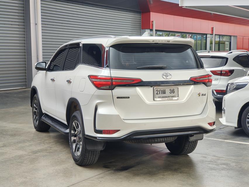 Toyota Fortuner 2.4 Leader 4WD AT  4