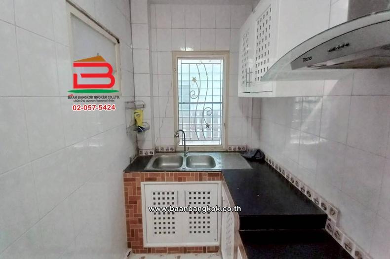 บ้านเดี่ยว เนื้อที่ 34.8 ตร.ว. หมู่บ้านนันทวัน 10 (ซอยเลียบวารี 37) ถนนเลียบวารี แขวงโคกแฝด เขตหนองจอก 15