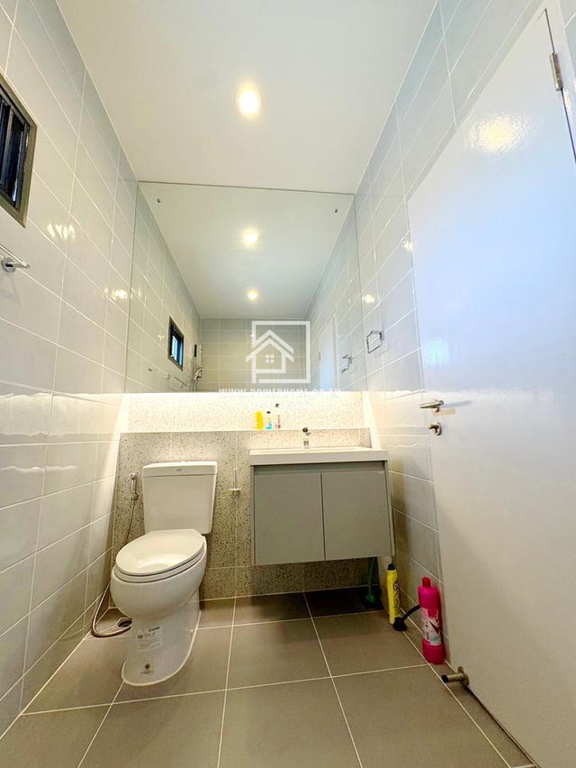 หมู่บ้านสราญสิริศรีวารี 1 ซ.ลาดกระบัง 54 (ถนนวัดศรีวารีน้อย) ต.ศีรษะจรเข้น้อย อ.บางเสาธง  สมุทรปราการ  16