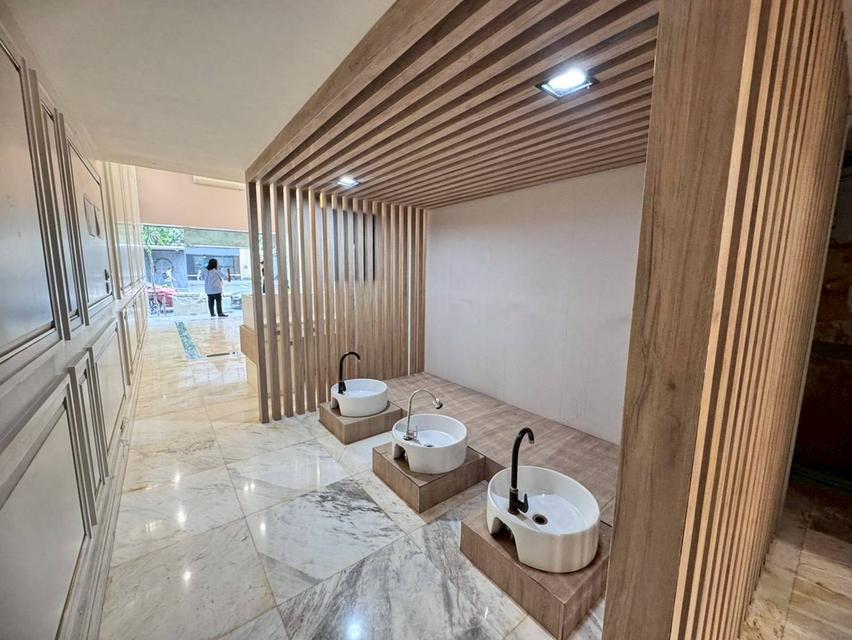 ให้เช่าอาคารพาณิชย์ 5.5 ชั้น ใกล้ BTS เอกมัย เดินทางสะดวก (N.1668) 2