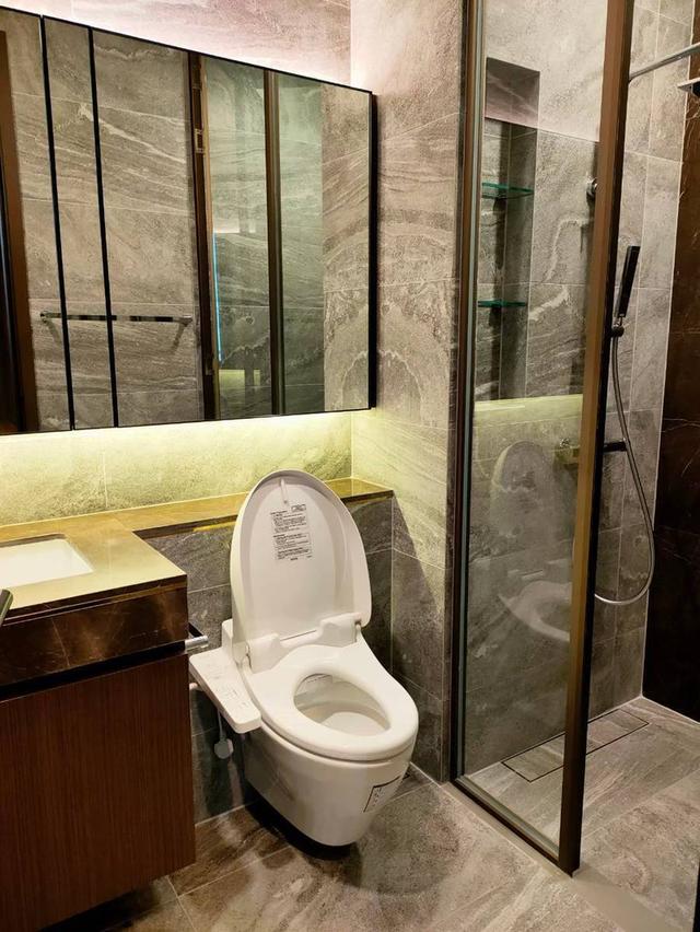 The Esse Sukhumwit 36  43 sqms 1 bedroom  24th floor  Sale 15,900,000 baht Rent 50,000 / month Line ID : kingrice79 19