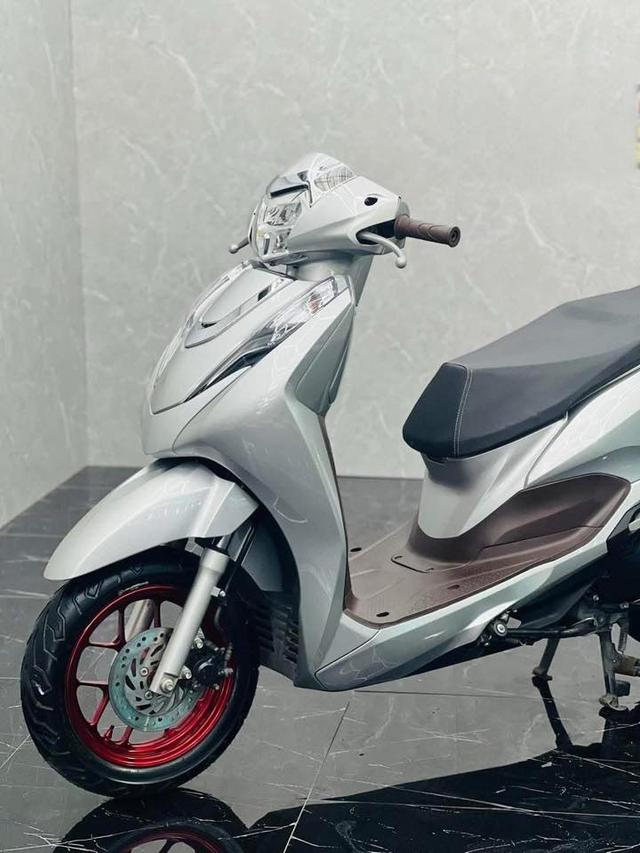 ฮอนด้าหลีด 125 ปี 2023 ระบบ 4 วาล์ว สีเทาเวียดนาม ตัดล้อแดง รถสวย แต่งคลีนๆ โช๊คโอลิน เอกสารครบ เล่มพร้อมโอน 9