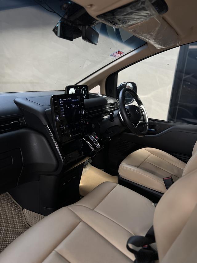 Hyundai Staria SLE 10