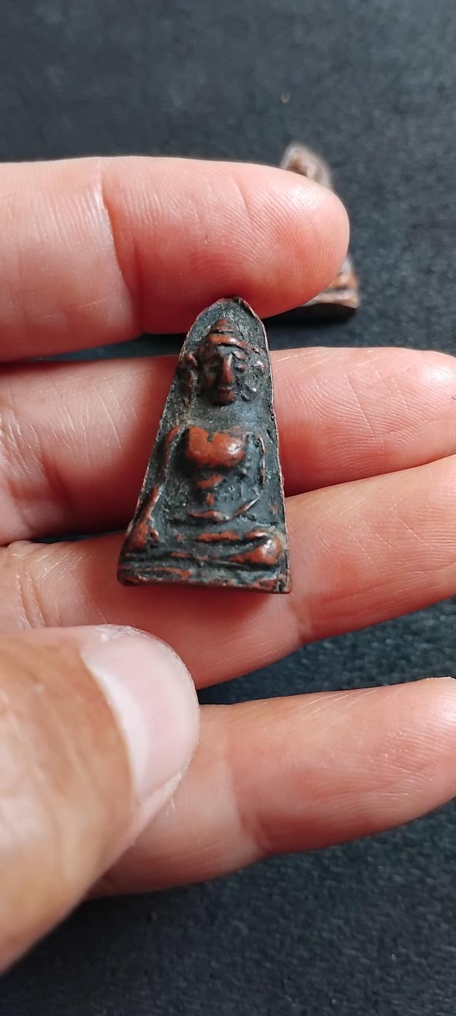 พระกรุผงสุพรรณ องค์ละ 650