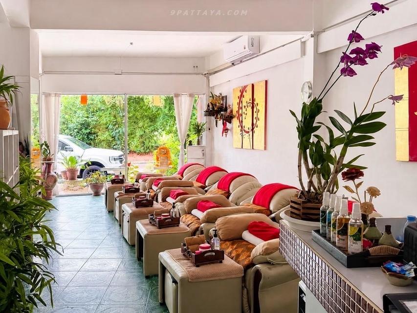 For Sale — Corner Commercial Building with Tenant near the Beach, Pratumnak Soi 6Commercial building for sale with existing tenant and rental income. 2
