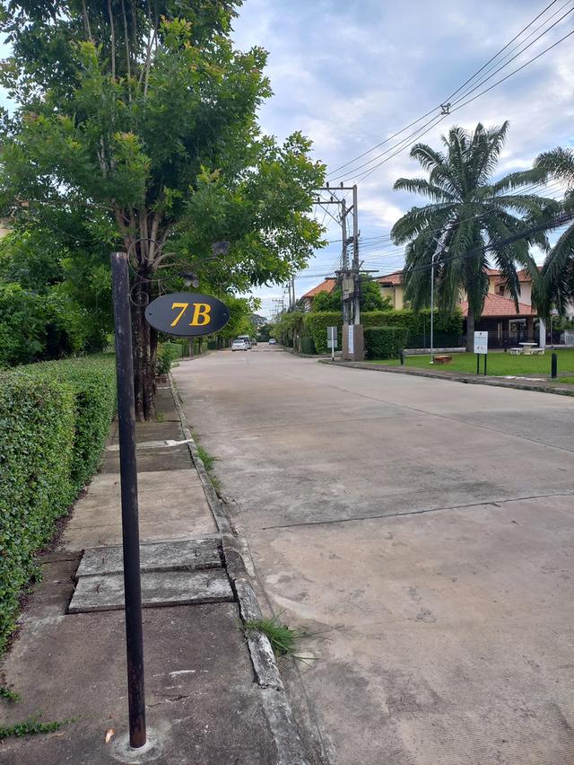 บ้านเดี่ยวแปลงใหญ่ ในโครงการจัดสรรใกล้วงแหวนรอบ 2 สันกำแพงสายใหม่ 20