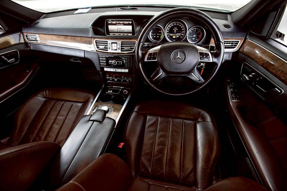 คุ้มๆ Benz E300 AMG  Bluetec ปี 2013 รถสวยมือเดียว ใช้น้อยมาก ประวัติศูนย์ครบ 6