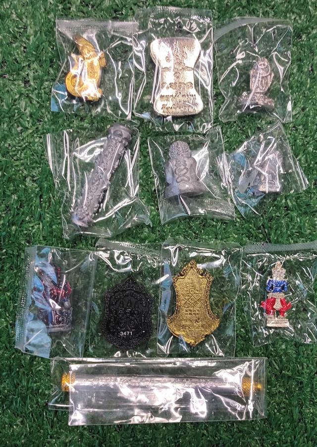 เหรียญหล่อ งานหล่อ ตะกรุดหลวงปู่หมุน วัดบ้านจาน หลวงปู่อิ่ม วัดทุ่งนาใหม่(รับรวม 11 องค์กล่องครบ)