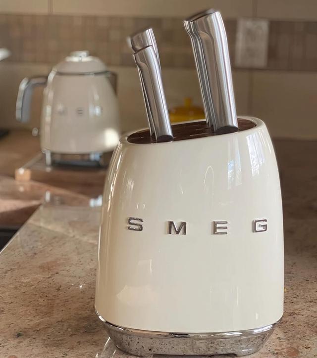 SMEG เซ็ตมีดทำครัวและกล่องเก็บ 3