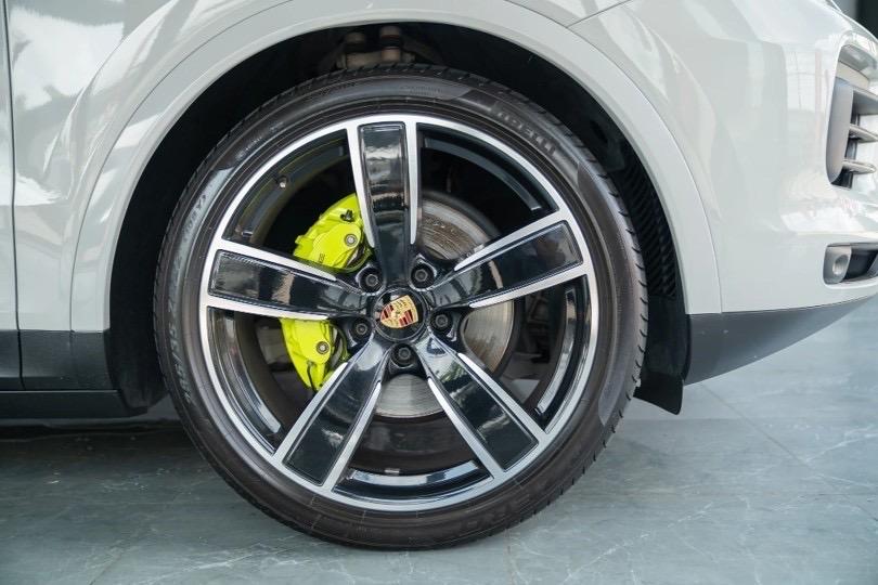 Porsche Cayenne E-Hybrid Coupe 2022 สี Crayon รูปที่ 7