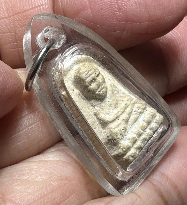 ล.ป.ทวด เนื้อขาว เลี่ยมเดิม ไพอมีอายุความเก่าม่ทราบที่