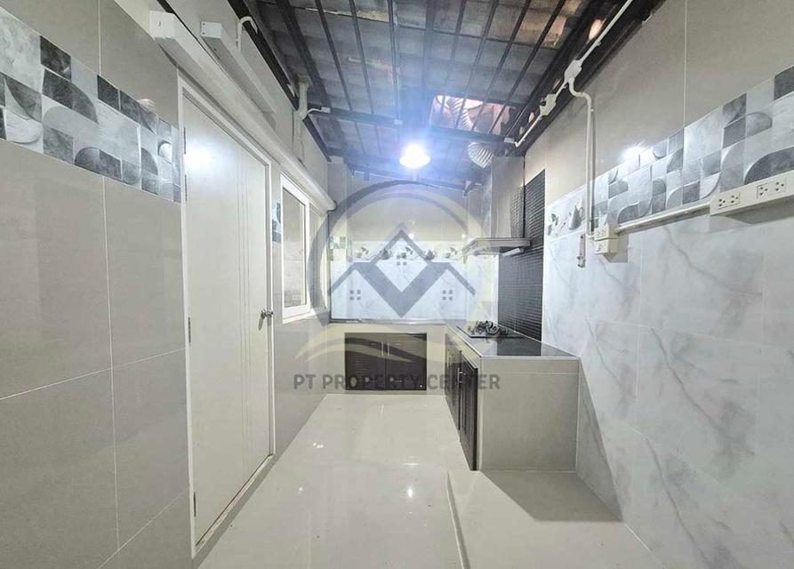 ทาวน์โฮม 2 ชั้น ต่อเติมระเบียง ราคาสุดพิเศษ : โครงการโกลเด้นทาวน์ รามคำแหง-วงแหวน 17