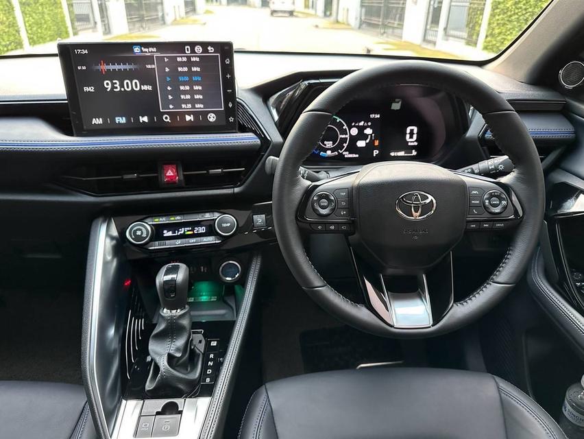 TOYOTA YARIS CROSS HYBRID PREMIER LUXURY หลังคาแก้ว (รุ่น TOP สุดของรุ่น) สีเทา รถปี 2024 รถมือเดียวตั้งแต่ป้ายแดงประวัติศูนย์ TOYOTA ทุกระยะ รูปที่ 12