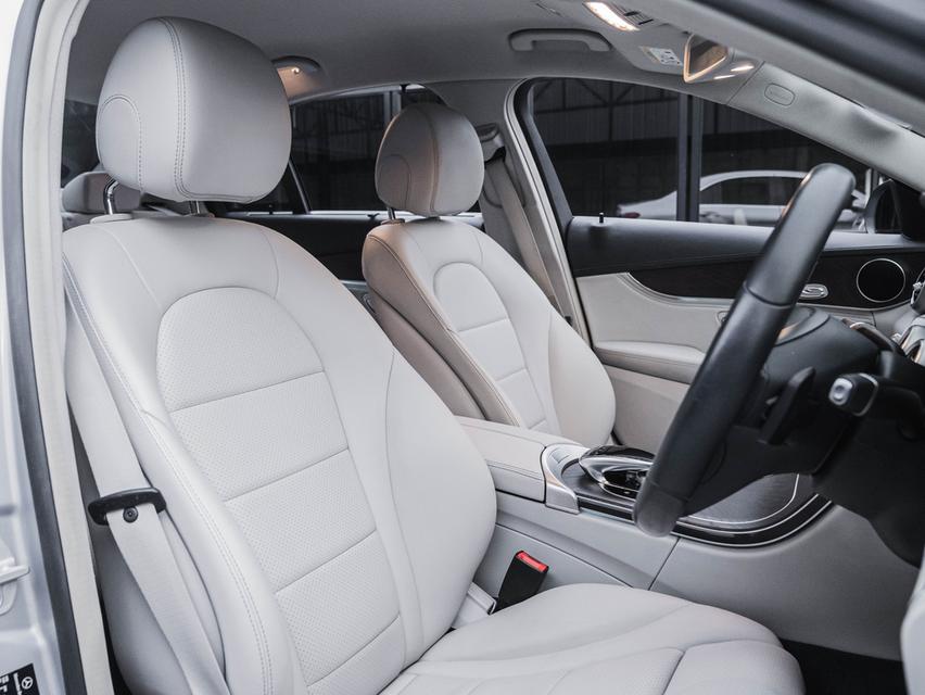 รหัสรถ 67GG678 Benz C300 ปี 2015 รุ่น Exclusive คือรถยนต์ C-Class (W205) 16