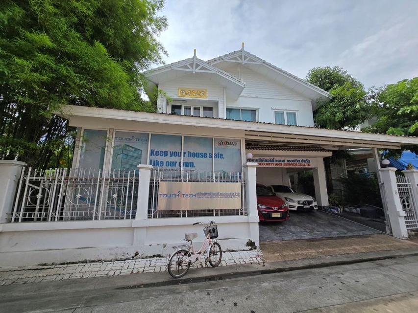ขายบ้านเดี่ยว 2 ชั้น หมู่บ้านนริศรา ติดถนนประชาอุทิศ เหมาะเป็นโฮมออฟฟิศ เดินทางสะดวก ใกล้ม.เทคโนโลยีพระจอมเกล้าธนบุรี 2