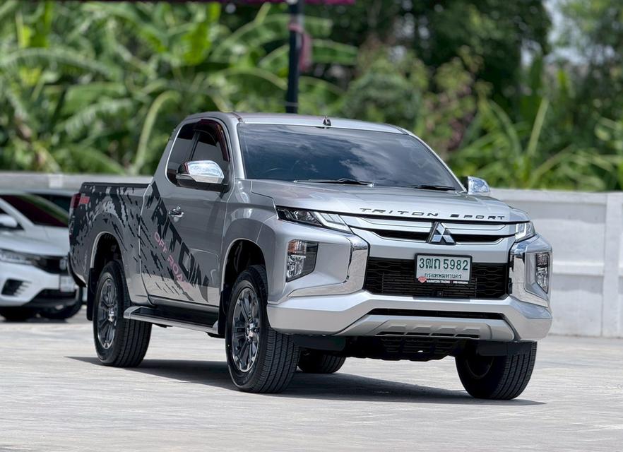 ปี 2021 MITSUBISHI TRITON, 2.4 GTโฉม PLUS MEGA CAB สีเทา เกียร์ธรรมดา6 สปีด เครื่องยนต์ดีเซล มือเดียวป้ายแดง