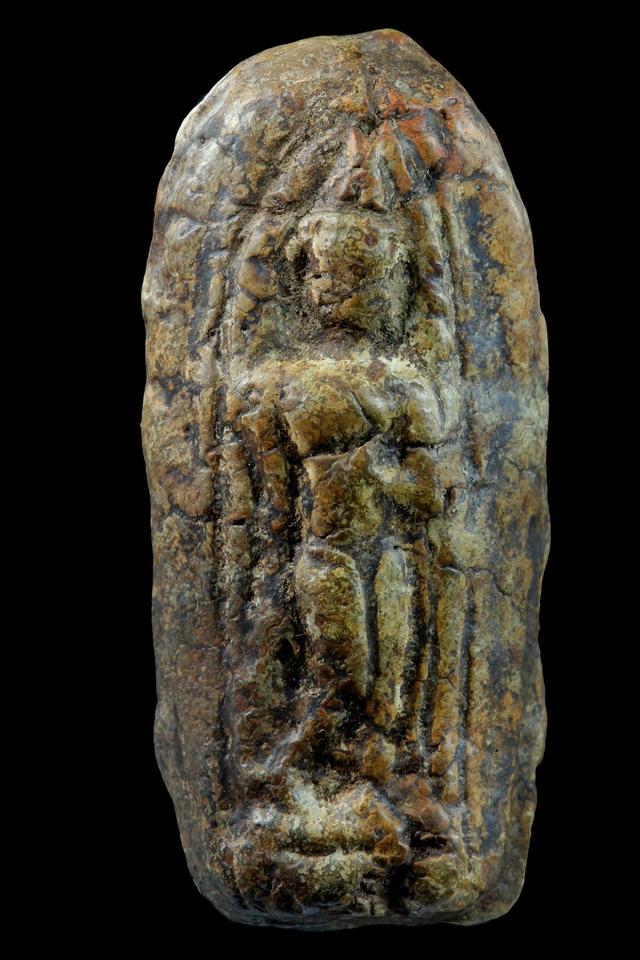พระลีลาเม็ดขนุน เนื้อดิน