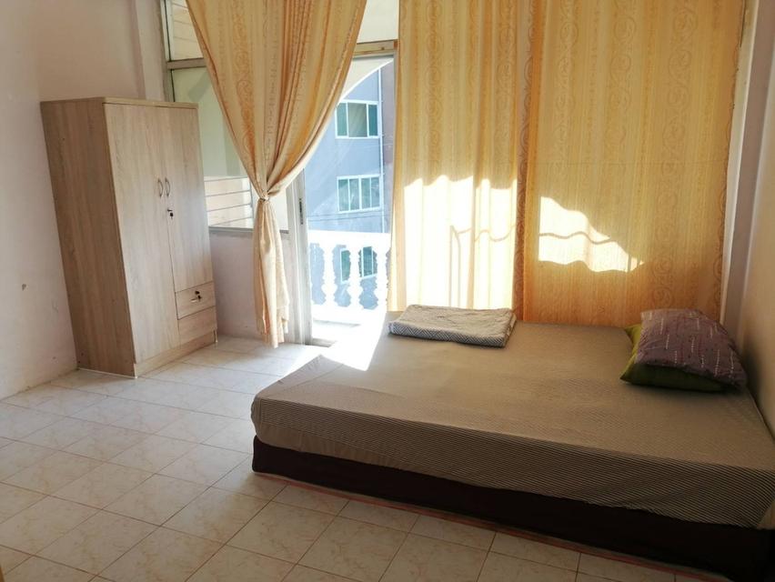 ขายตึกแถว 5 ชั้น พร้อมห้องเช่า 9 ห้อง มีผู้เช่าอยู่ครบ ในย่านทำเลทองกลางพัทยากลางซอยเฉลิมพระเกียรติ 10/1 ราคา 4,900,000 บาท เหมาะสำหรับซื้อเพื่อลงทุน 3