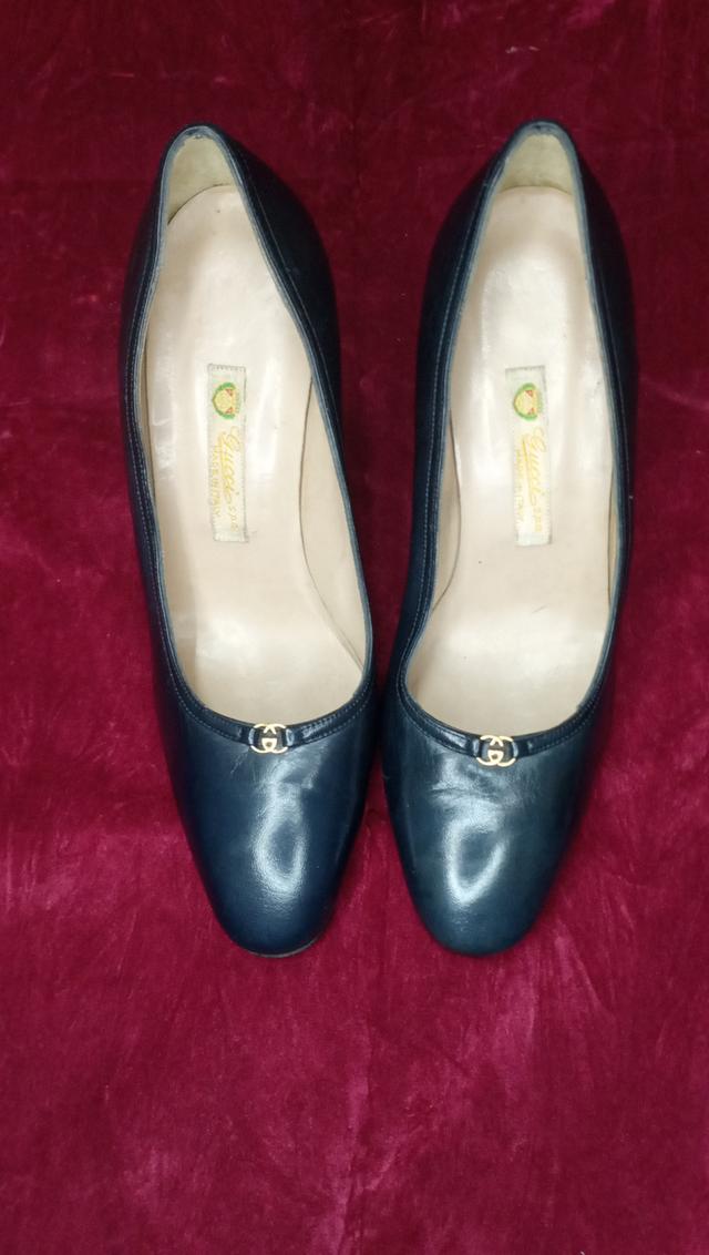 รองเท้าส้นสูงแบรนด์มือสอง