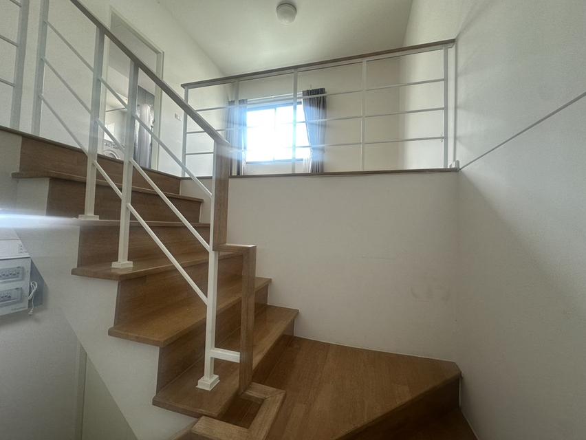 หาผู้สนใจเช่าบ้านกลางเมืองรามอินทรา ทาวน์โฮม3ชั้น 3ห้องนอน3ห้องน้ำ1ห้องนั่งเล่นจอดรถ2คันแอร์และม่านครบทุกห้อง ต่อเติมลานซักล้างหลังบ้านพร้อม 10