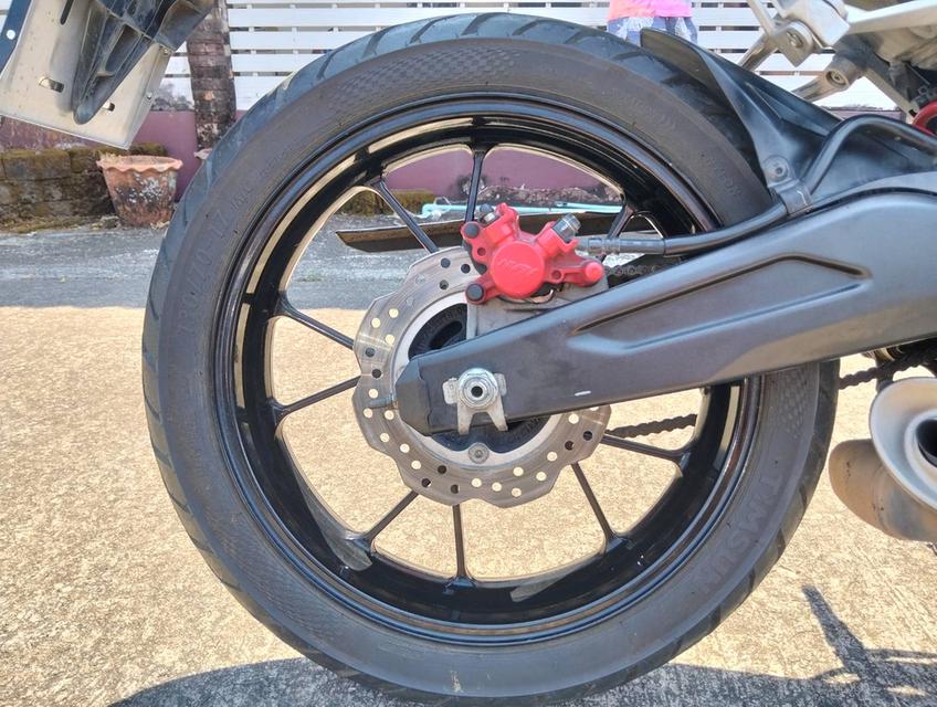 มอเตอร์ไซด์ Honda CB 150 สีขาว-ดำ 11