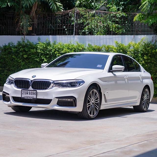 (แจ้งรหัสรถ 12AT9394) BMW 530e 2.0 M Sport โฉม G30 | ปีจด : 2020 รูปย่อยที่ 2