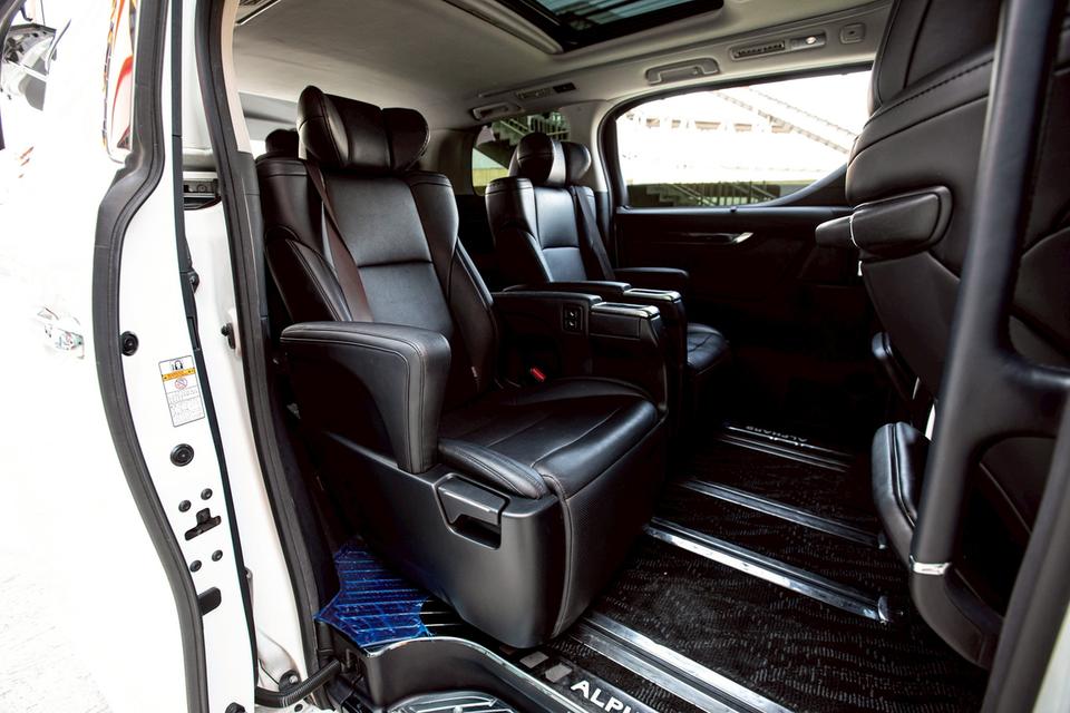 TOYOTA ALPHARD 2.5 SC PACKAGE สีขาว ปี 2019  มือเดียวป้ายแดง  9
