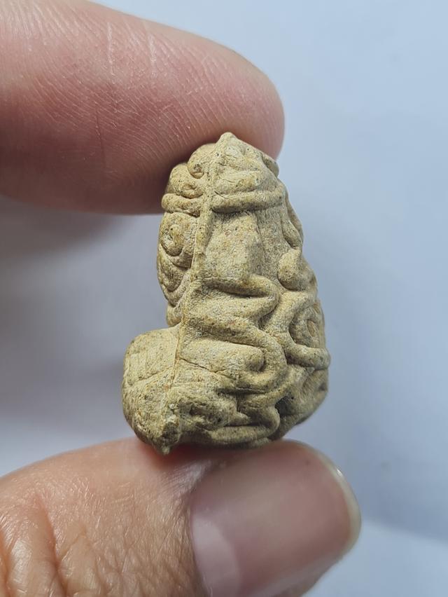 พระปิดตาเนื้อผง ไม่ทราบที่ รูปที่ 3