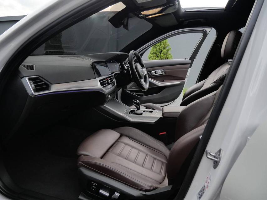 2021 BmW 330e M-Sport 6