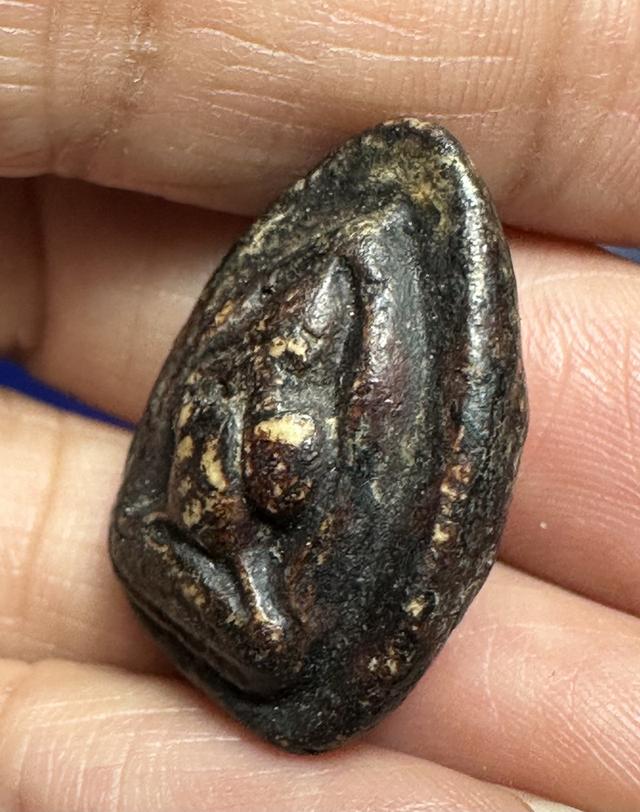 พระปิดตา เนื้อผงคลุกรักจุ่มรัก ไม่ทราบที่ 4