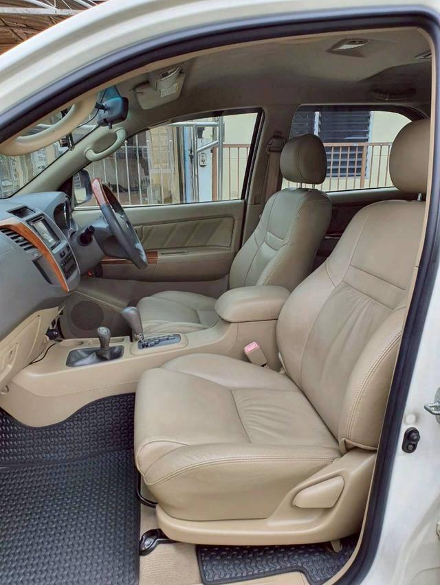 2011 Toyota Fortuner 4x4 8